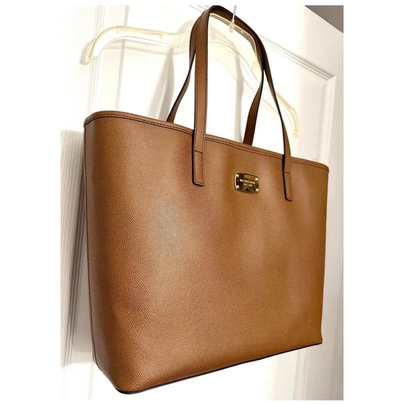 Michael Kors NEW Jet Set Med Travel - Picture 4 of 11